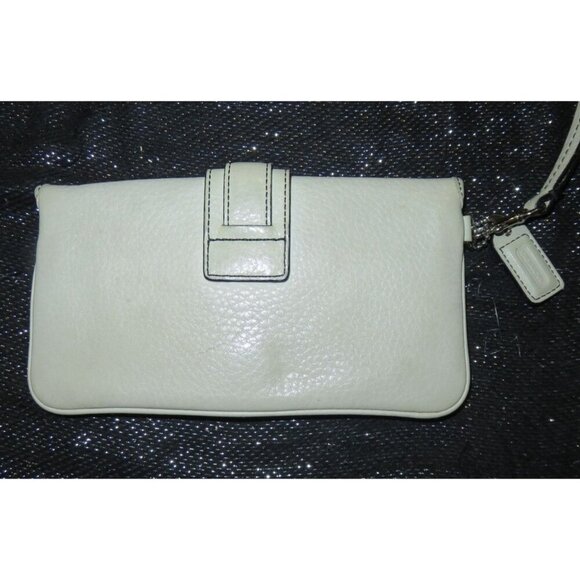 Coach White Pebbled Leather Buckle & Studs Embellished Wristlet Pouch - Picture 2 of 7